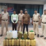 झोपड़ी से 113 लीटर शराब बरामद, बाइक से 20 लीटर ले जाते आरोपी भी पकड़ा